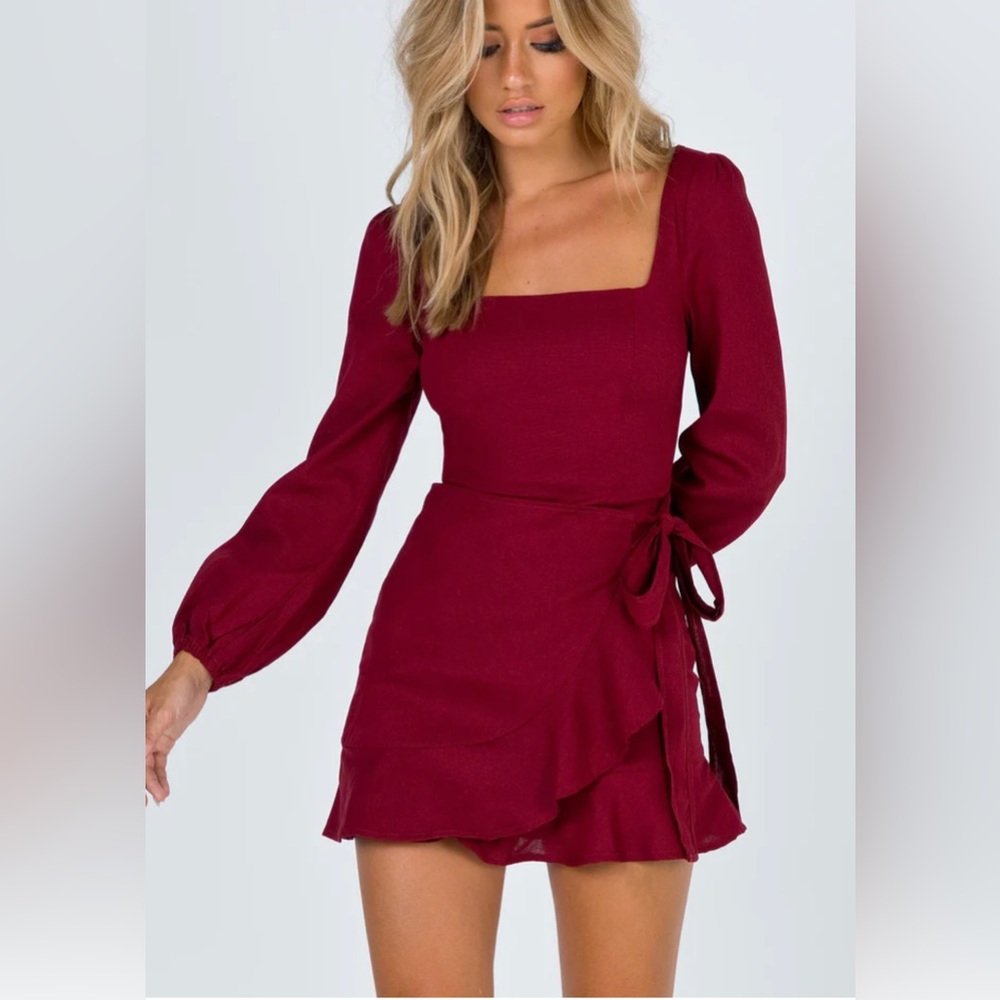 Princess Polly. New without tags. Size 4.